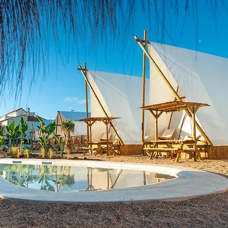 Luksusowy namiot Kampaoh Kikopark Playa Oliva